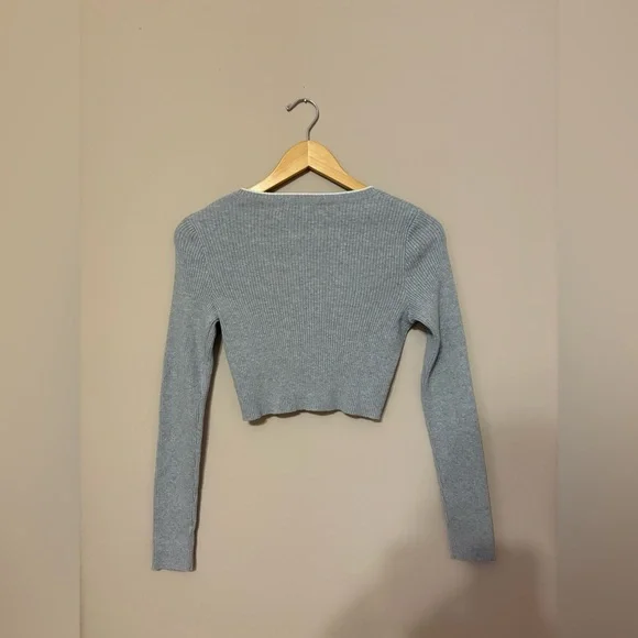 Brandy Melville Women's V-Neck Cropped Sweater Top Gray One Size - Picture 4 of 4